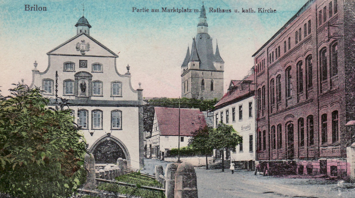 Historische Ansicht des Briloner Marktplatz mit Propsteikirche