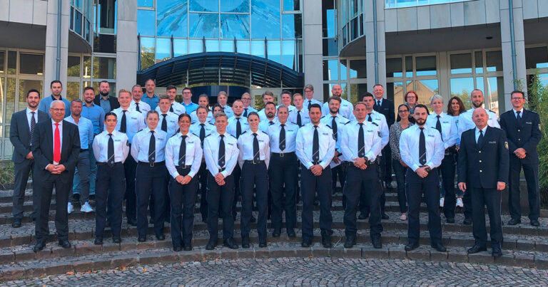 220903 Polizei Gruppe