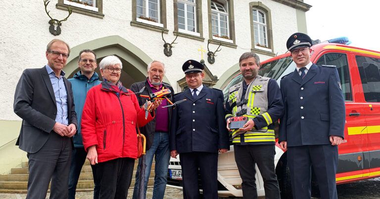 Drohne an Feuerwehr Brilon uebergeben Brilon Totallokal