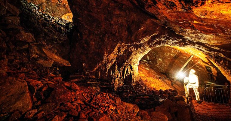 Klaus Peter Kappest Philippstollen Bergmann grosse Grotte Stollenfuehrung 1