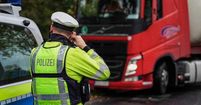 Polizei LKW Kontrolle Kopie 2